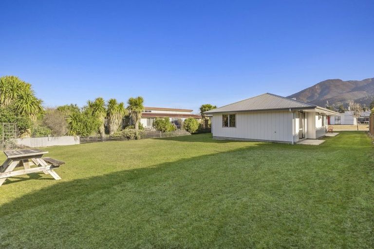 Photo of property in 13 Bell Street, Lake Hawea, 9382