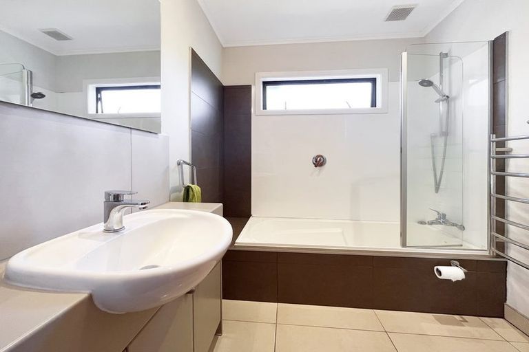 Photo of property in 1/77 Stanley Road, Glenfield, Auckland, 0629