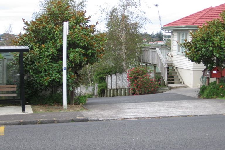 Photo of property in 37 Seaview Road, Glenfield, Auckland, 0629