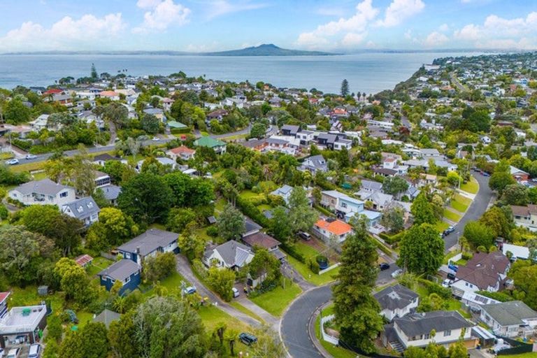 Photo of property in 1/43 Seaton Road, Murrays Bay, Auckland, 0630