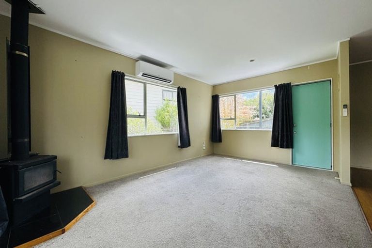 Photo of property in 15 Loughanure Place, Massey, Auckland, 0614