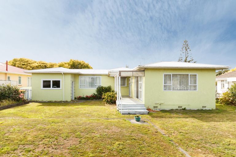 Photo of property in 12 Birmingham Street, Takaro, Palmerston North, 4412