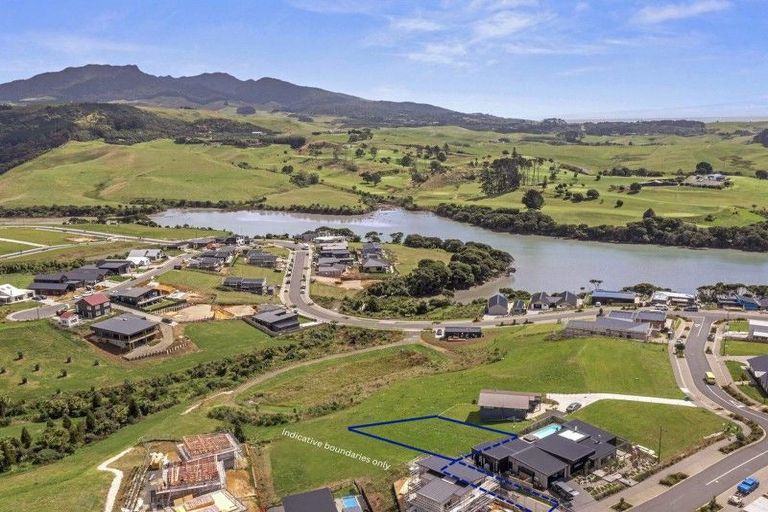 Photo of property in 48 Rangitahi Road, Raglan, 3225