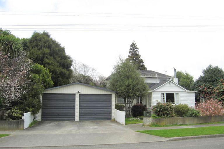 Photo of property in 11 Kawiu Road, Levin, 5510