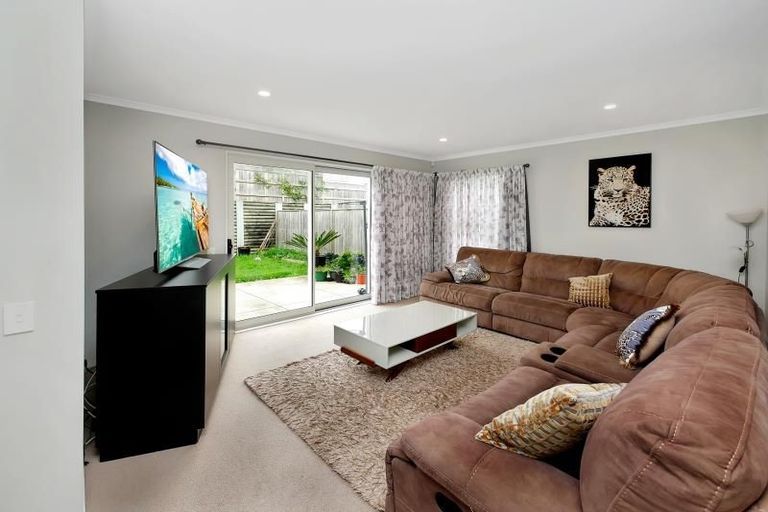 Photo of property in 6 Samuel Cassidy Avenue, Swanson, Auckland, 0614