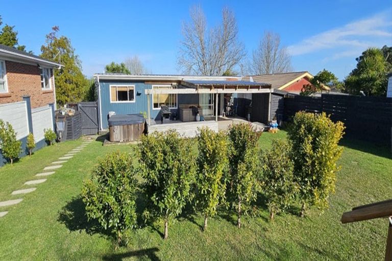 Photo of property in 21 Valley View Road, Glenfield, Auckland, 0629
