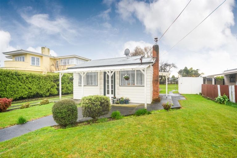 Photo of property in 37 Station Road, Marton, 4710