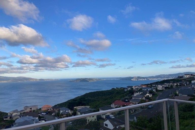 Photo of property in 6b Sunhaven Drive, Newlands, Wellington, 6037