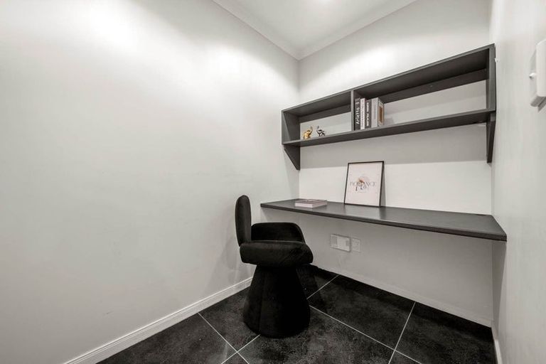 Photo of property in 18 Huntington Park Drive, Greenhithe, Auckland, 0632