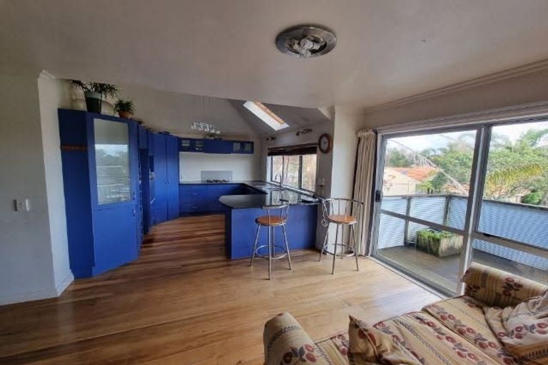 Photo of property in 38 Tyrico Close, Unsworth Heights, Auckland, 0632