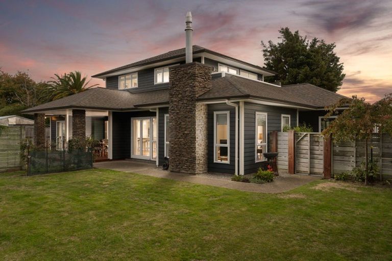 Photo of property in 2 Dixon Street, Carterton, 5713