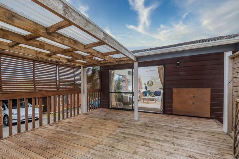 Photo of property in 2/109 Don Buck Road, Massey, Auckland, 0614