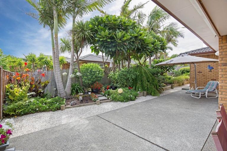 Photo of property in 4 Saltwood Street, Red Beach, 0932