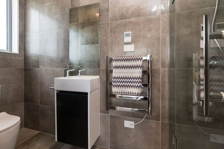 Photo of property in 1 Fred White Drive, Kumeu, 0810