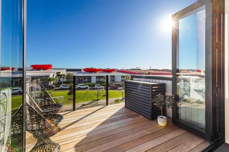 Photo of property in 6/17 Uku Lane, Hobsonville, Auckland, 0616
