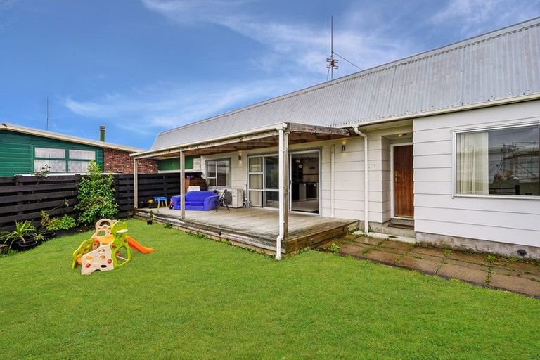 Photo of property in 17a/1 Tawa Road, Te Atatu Peninsula, Auckland, 0610