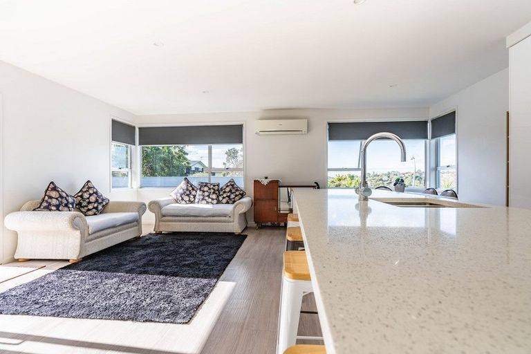 Photo of property in 1 Intrepid Place, Torbay, Auckland, 0630