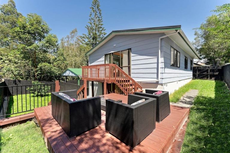 Photo of property in 2 Jonathan Place, Sunnynook, Auckland, 0620