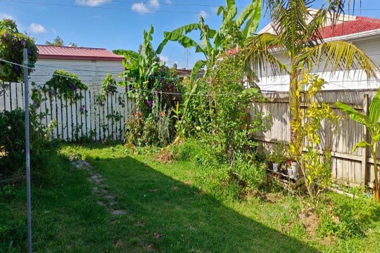 Photo of property in 24a/2 Waimumu Road, Massey, Auckland, 0614