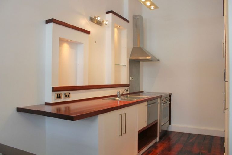 Photo of property in Hannahs Warehouse Apartments, 21/13 Leeds Street, Te Aro, Wellington, 6011