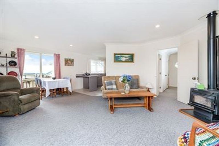Photo of property in 17 Lasque Place, Glen Eden, Auckland, 0602