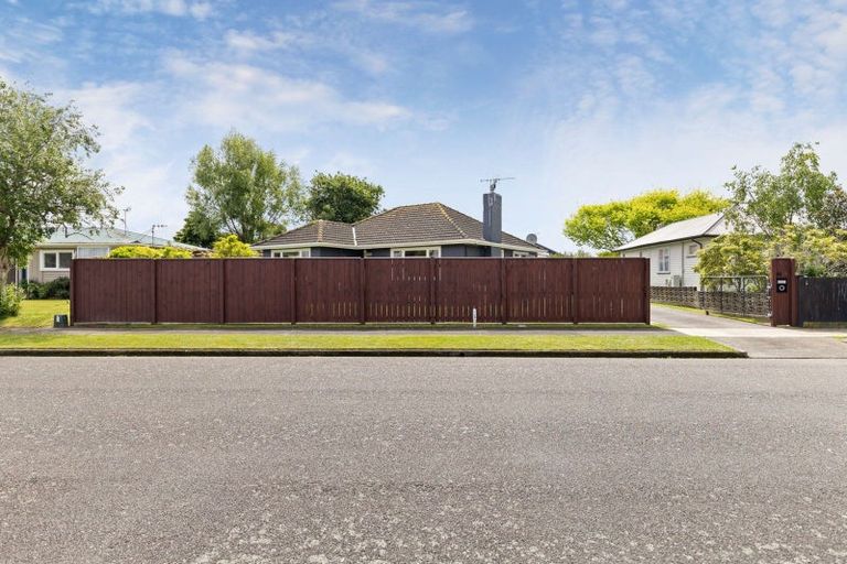 Photo of property in 19 Battersea Place, Roslyn, Palmerston North, 4414