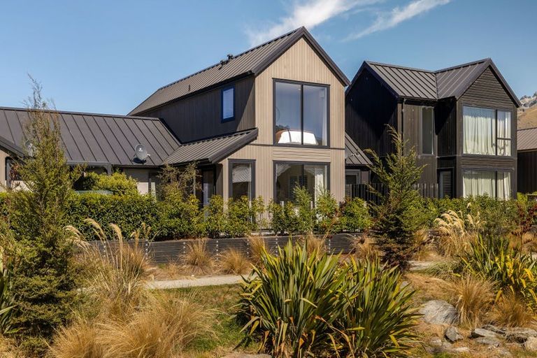 Photo of property in 18 Chapman Way, Jacks Point, 9371