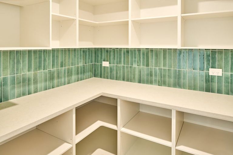 Photo of property in 6 Pihoihoi Close, Waikanae, 5036