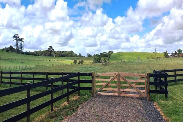 Photo of property in 83 Settlement Road, Puni, Pukekohe, 2678