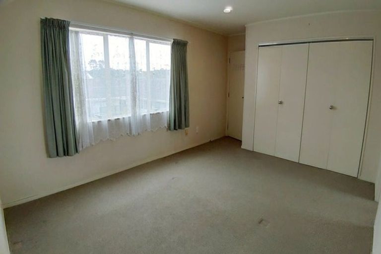 Photo of property in 10 Granville Drive, Massey, Auckland, 0614