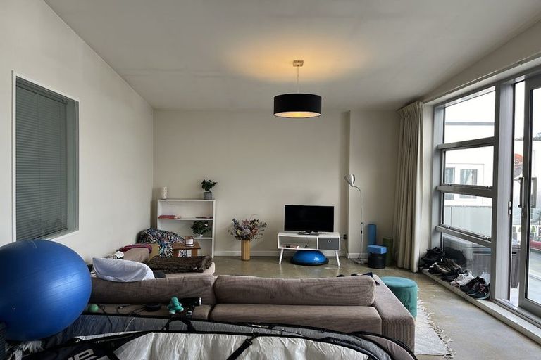 Photo of property in 25u1 Home Street, Mount Victoria, Wellington, 6011
