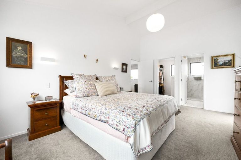 Photo of property in 2/58 Hillcrest Avenue, Hillcrest, Auckland, 0627