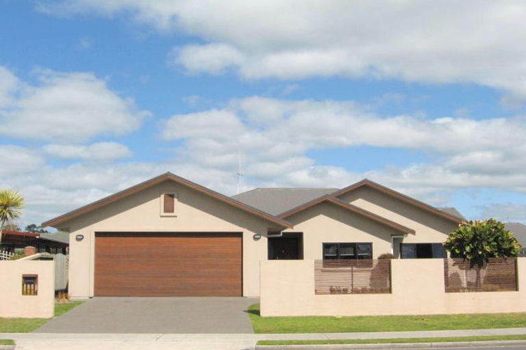 Photo of property in 144 Gravatt Road, Papamoa Beach, Papamoa, 3118