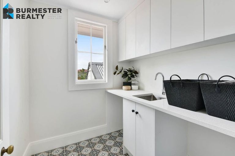 Photo of property in 5 Porter Crescent, Helensville, 0800