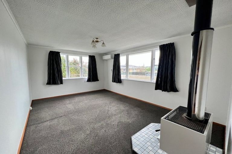 Photo of property in Charleston Flats, 2/8 Moeraki Road, Maoribank, Upper Hutt, 5018