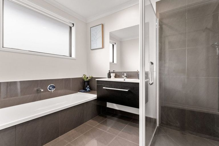 Photo of property in 39 Ballintoy Park Drive, Welcome Bay, Tauranga, 3175