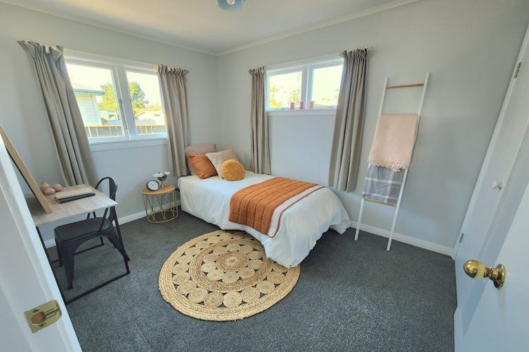 Photo of property in 14 Shanly Street, Waipawa, 4210