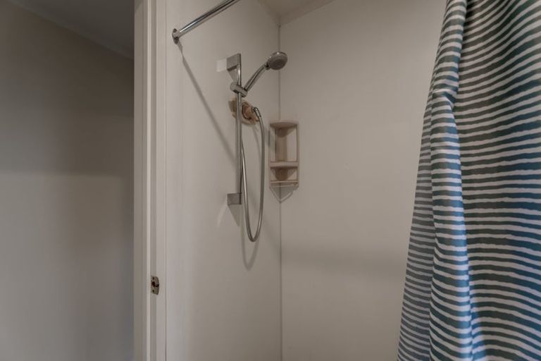 Photo of property in 25 Spinnaker Drive, Te Atatu Peninsula, Auckland, 0610