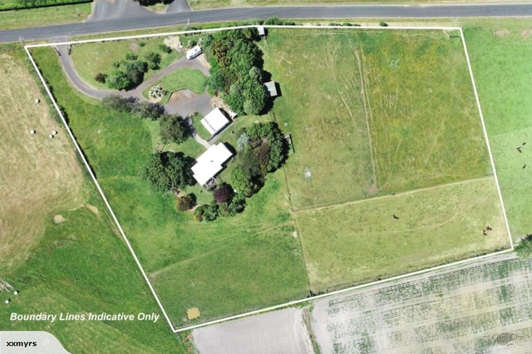 Photo of property in 42 Karioitahi Road, Waiuku, 2683