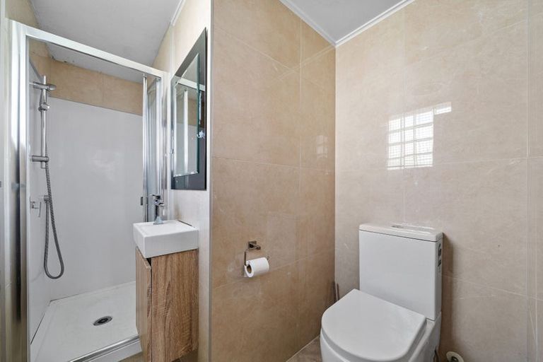 Photo of property in 4 Kenderdine Road, Papatoetoe, Auckland, 2025
