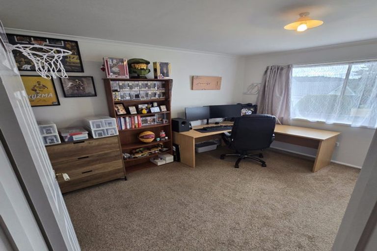 Photo of property in 12 Ranch Avenue, Beach Haven, Auckland, 0626