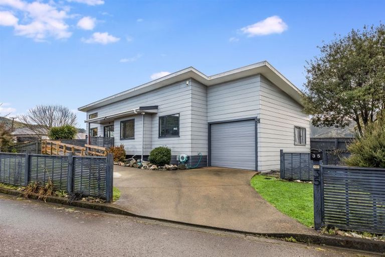 Photo of property in 35 Grimsby Grove, Wainuiomata, Lower Hutt, 5014