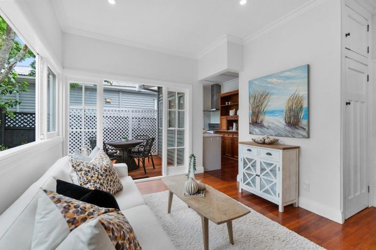 Photo of property in 15 Duders Avenue, Devonport, Auckland, 0624