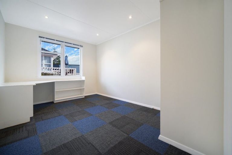 Photo of property in 1/6 Greenslade Crescent, Northcote, Auckland, 0627