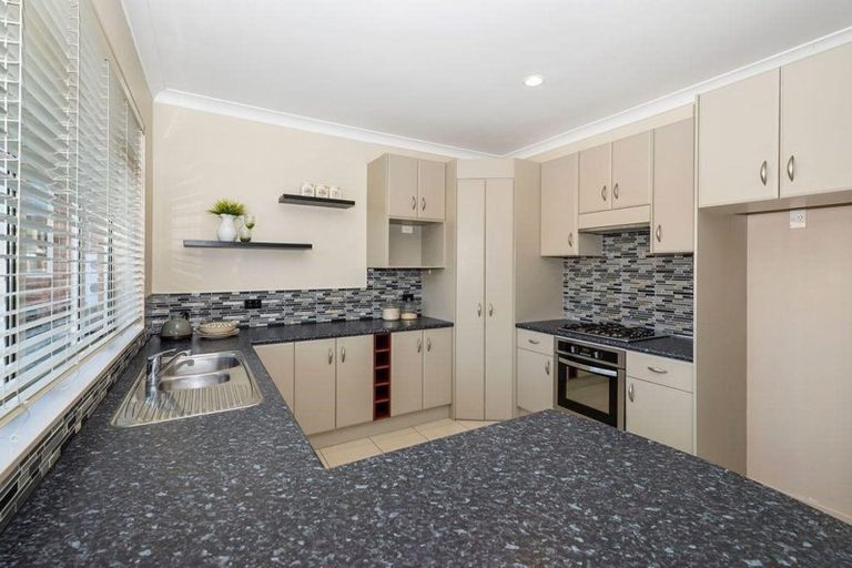 Photo of property in 23 South Kensington Way, Henderson, Auckland, 0612