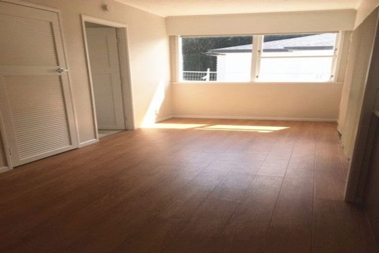 Photo of property in 4 Gill Avenue, Te Atatu Peninsula, Auckland, 0610