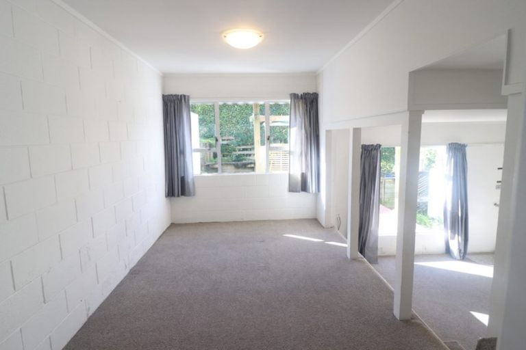 Photo of property in 52 Fruitvale Road, New Lynn, Auckland, 0600