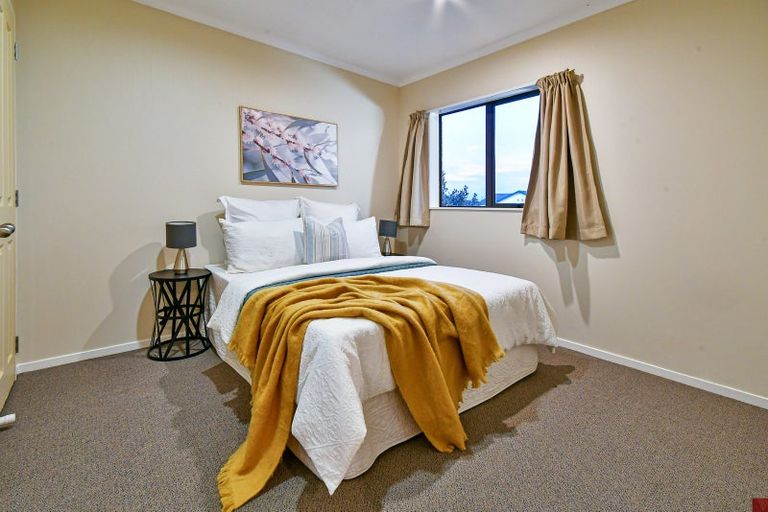 Photo of property in 28 Nicholas Gibbons Drive, Clendon Park, Auckland, 2103