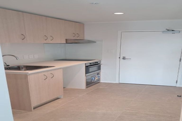 Photo of property in 2e/30 Westward Ho, Glen Eden, Auckland, 0602