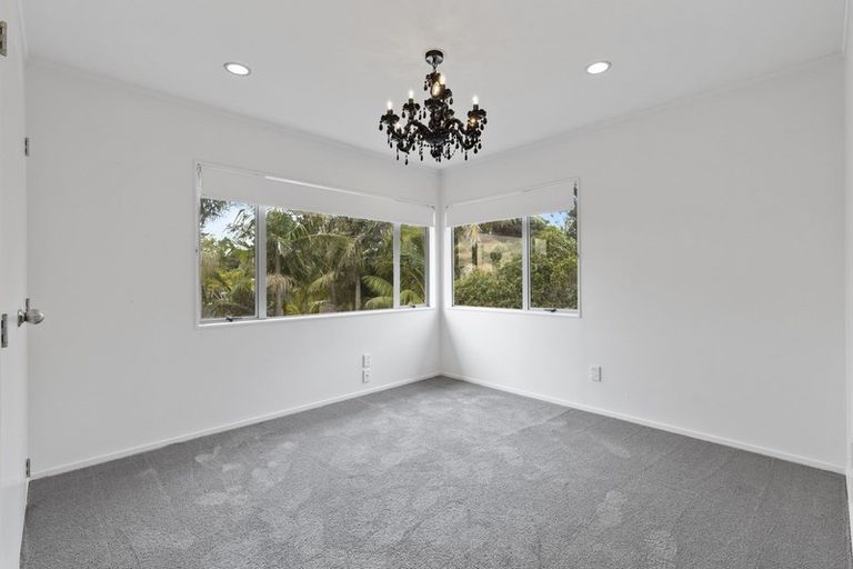 Photo of property in 38 Kittiwake Drive, Schnapper Rock, Auckland, 0632